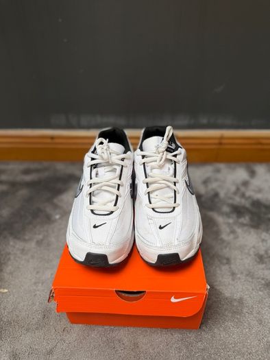 Nike Initiator