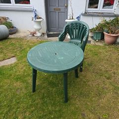 garden table & chairs