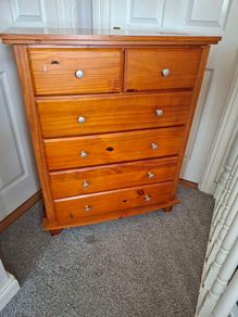 Chest of drawers