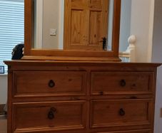 Drawers with mirror