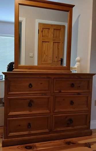 Drawers with mirror