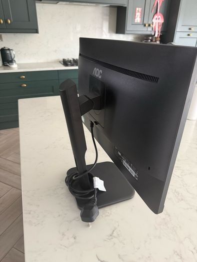 AOC 24 Inch Full HD Monitor and Dell Wireless Keyboard & Mouseq