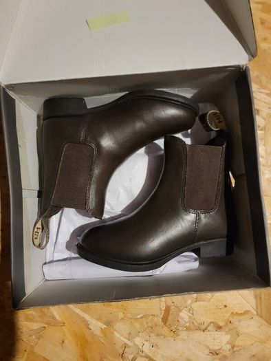 Hy jodpur boots New in box size 10 (child)