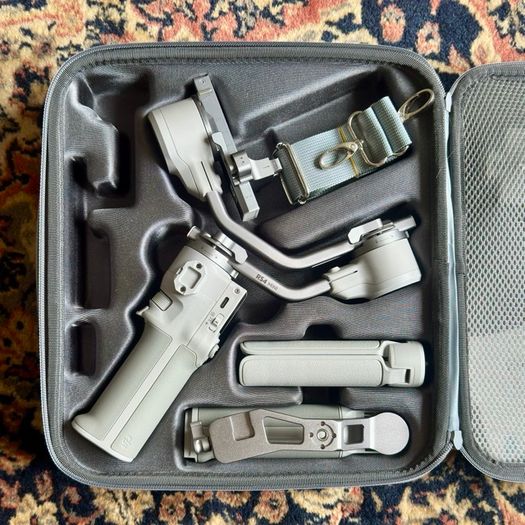 DJI RS 4 Mini Combo with Intelligent Tracking Module