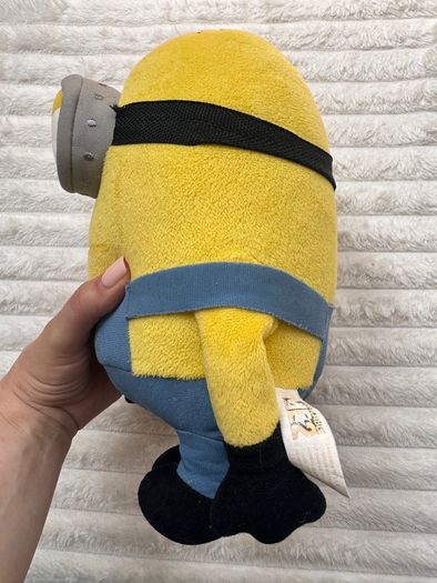 Despicable Me 2 Looking Left  Minion Stuart approx. 30 cm. Used Please see photos