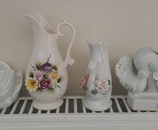 4 floral decorated vases