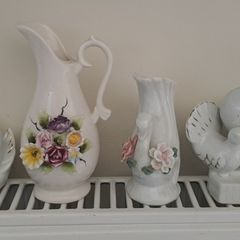 4 floral decorated vases