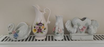 4 floral decorated vases