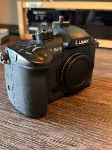 Panasonic Lumix GH5 + Leica 12-60mm Lens