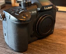 Panasonic Lumix GH5 + Leica 12-60mm Lens