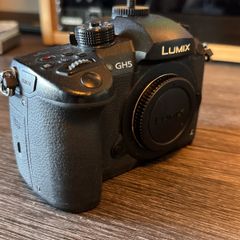 Panasonic Lumix GH5 + Leica 12-60mm Lens