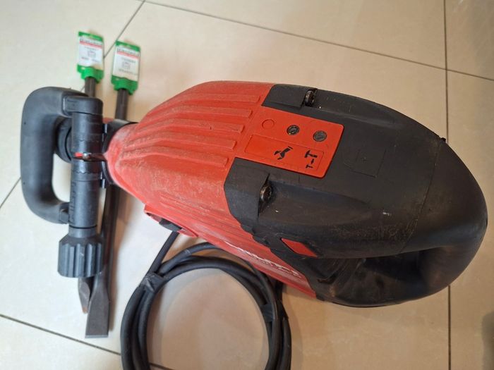 Hilti TE 700-AVR Sds Max Breaker 110v