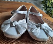 White shoes girls size 1UK great for communion