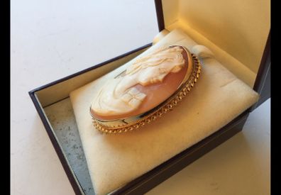 New 9ct Solid Gold Large Hand Cut Lovely Cameo Brooch
