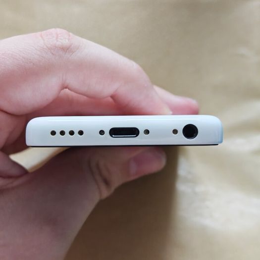 Apple iPhone 5c - 8GB - White - 3 Network - Activation Locked (For Parts / Repair)