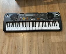 Electronic keyboard , used about 3 r 4 times