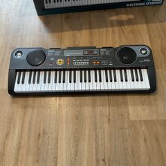 Electronic keyboard , used about 3 r 4 times