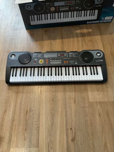 Electronic keyboard , used about 3 r 4 times