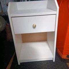 Bedside lockers / 2