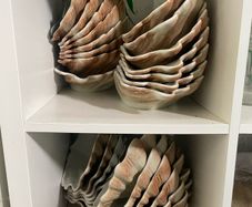 Dish clamshell bowl