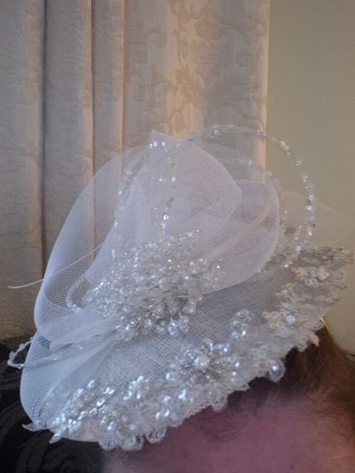 Fascinator wedding. Handmade by Fiona Rafter