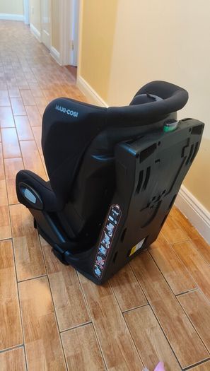 Maxi Cosi Axiss Swivel car seat