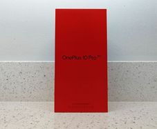 OnePlus 10 Pro 5G with 50W Airvooc Wireless