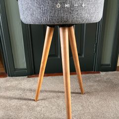 bluetooth speaker table