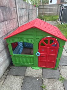 children play house
