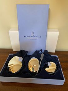 'Newbridge Silverware' cosmetic set.
