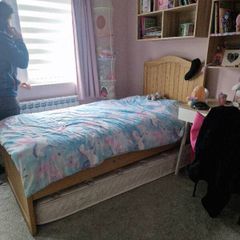 2 matching solid oak beds