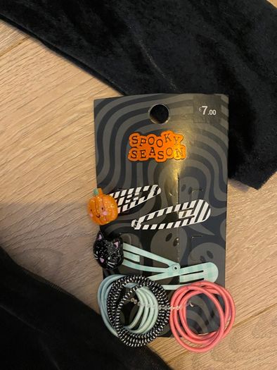Halloween dress H&M and hair clips