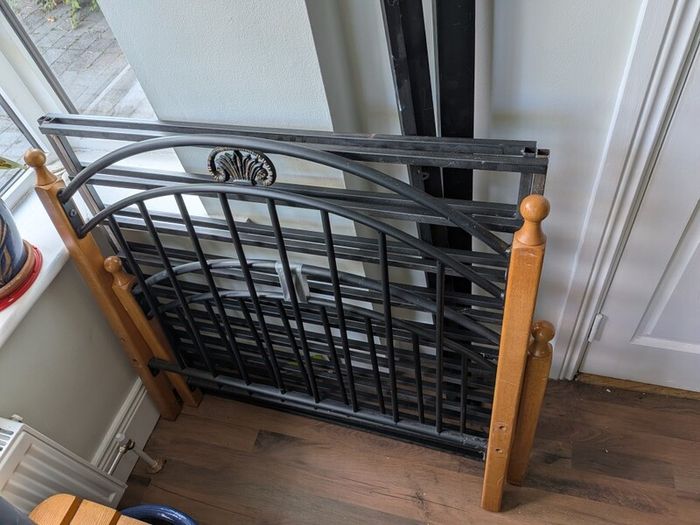 Single bed, metal frame