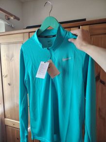 nike running top