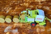 Siku 2453 Claas Rollant 255 Uniwrap, 4 Bales