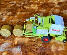 Siku 2453 Claas Rollant 255 Uniwrap, 4 Bales