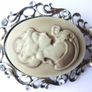 Vintage Cameo Brooch Image 9