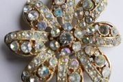 Vintage Gold Tone Metal Rhinestone Flower Pin Brooch