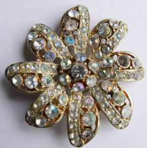 Vintage Gold Tone Metal Rhinestone Flower Pin Brooch