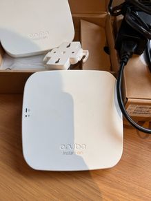 2 x Aruba Instant On AP11 Access Points