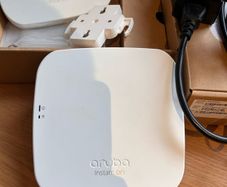 2 x Aruba Instant On AP11 Access Points
