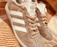 Girls adidas gazelle runners UK 1
