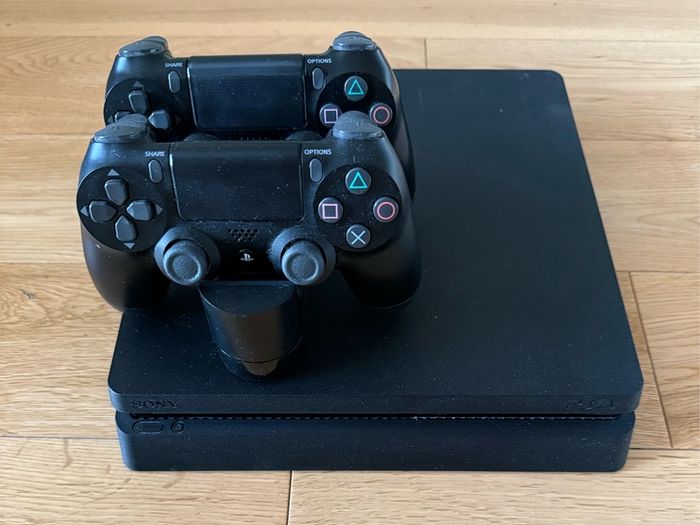 PS4 Slim 1TB + 11 games