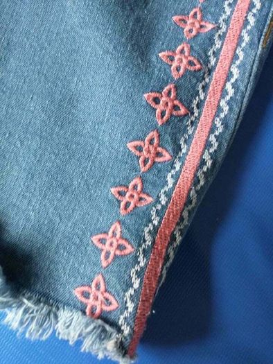ESMARA Ladies denim shorts. NEW Blue with pink embroidery 40 (12 uk)