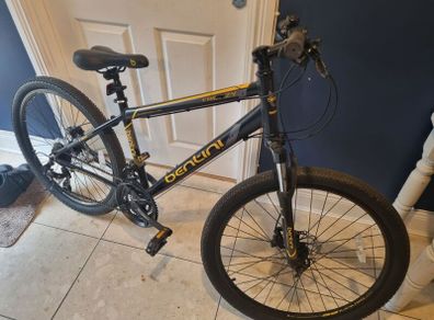 Bentini Frenzy 26" (age 10-13 approx) mountain bike