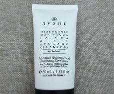 Avant Pro Intense Hyaluronic Acid Illuminating Day Cream
