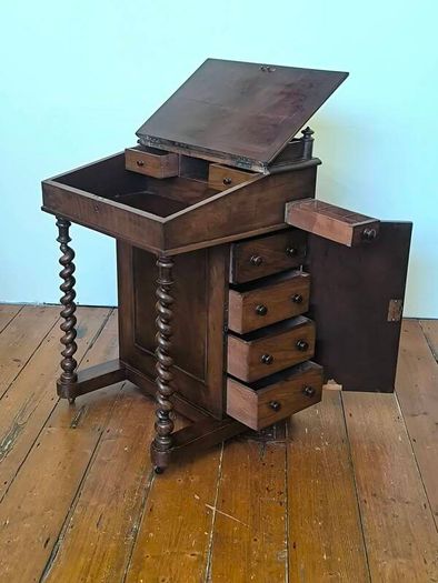 Retro, vintage, antiques - Lusk