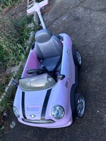 Kids pink ride in mini