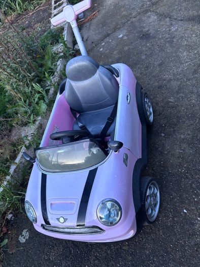 Kids pink ride in mini