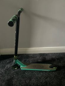Blindside stunt scooter